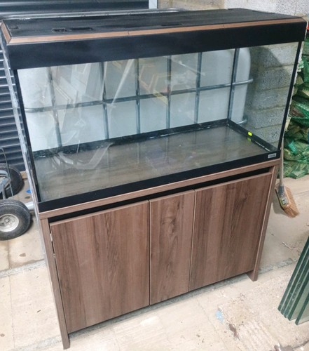 Used fluval roma - fluval, walnut